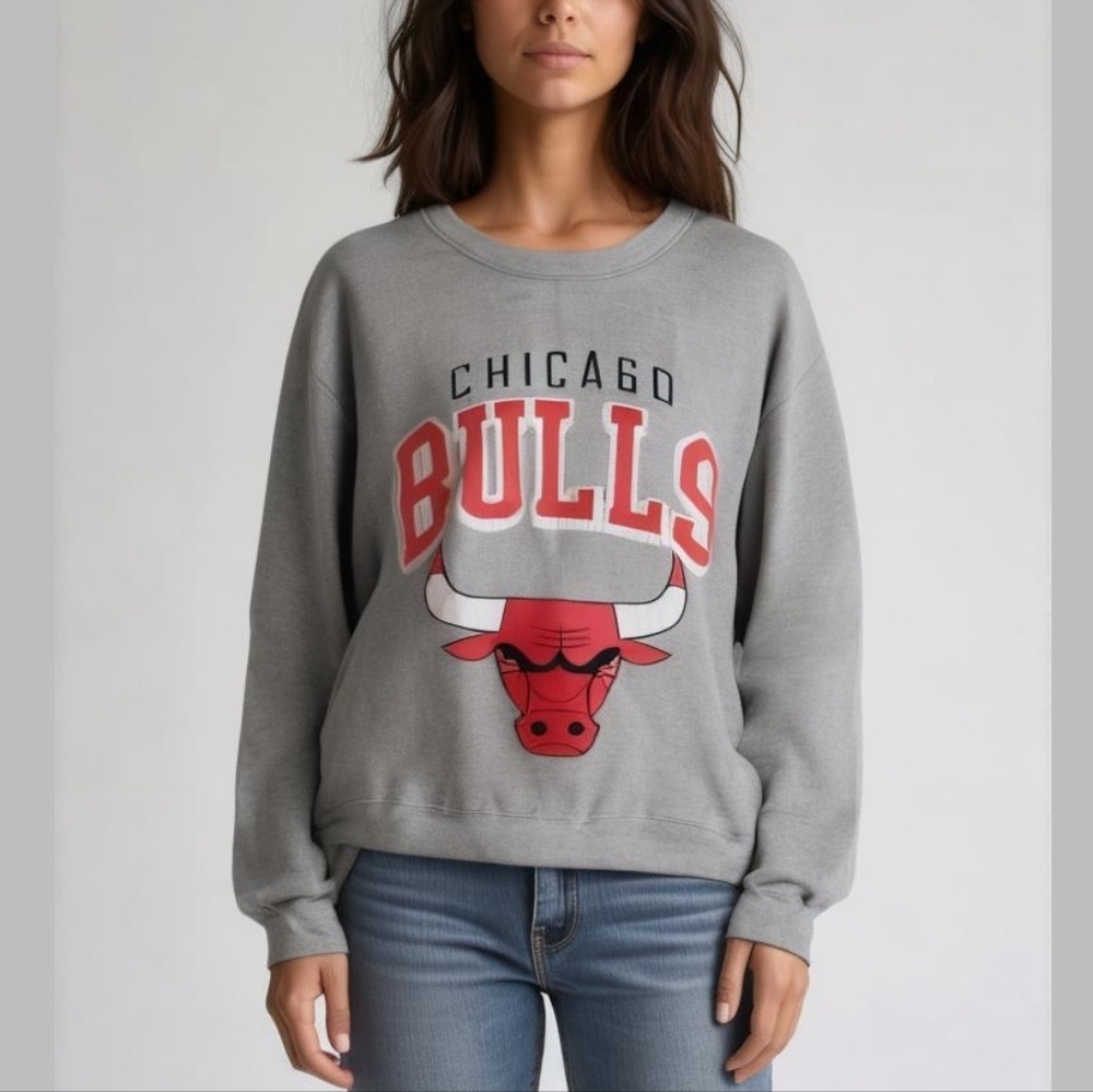 NBA Chicago Bulls Gray Sweater | Size: M